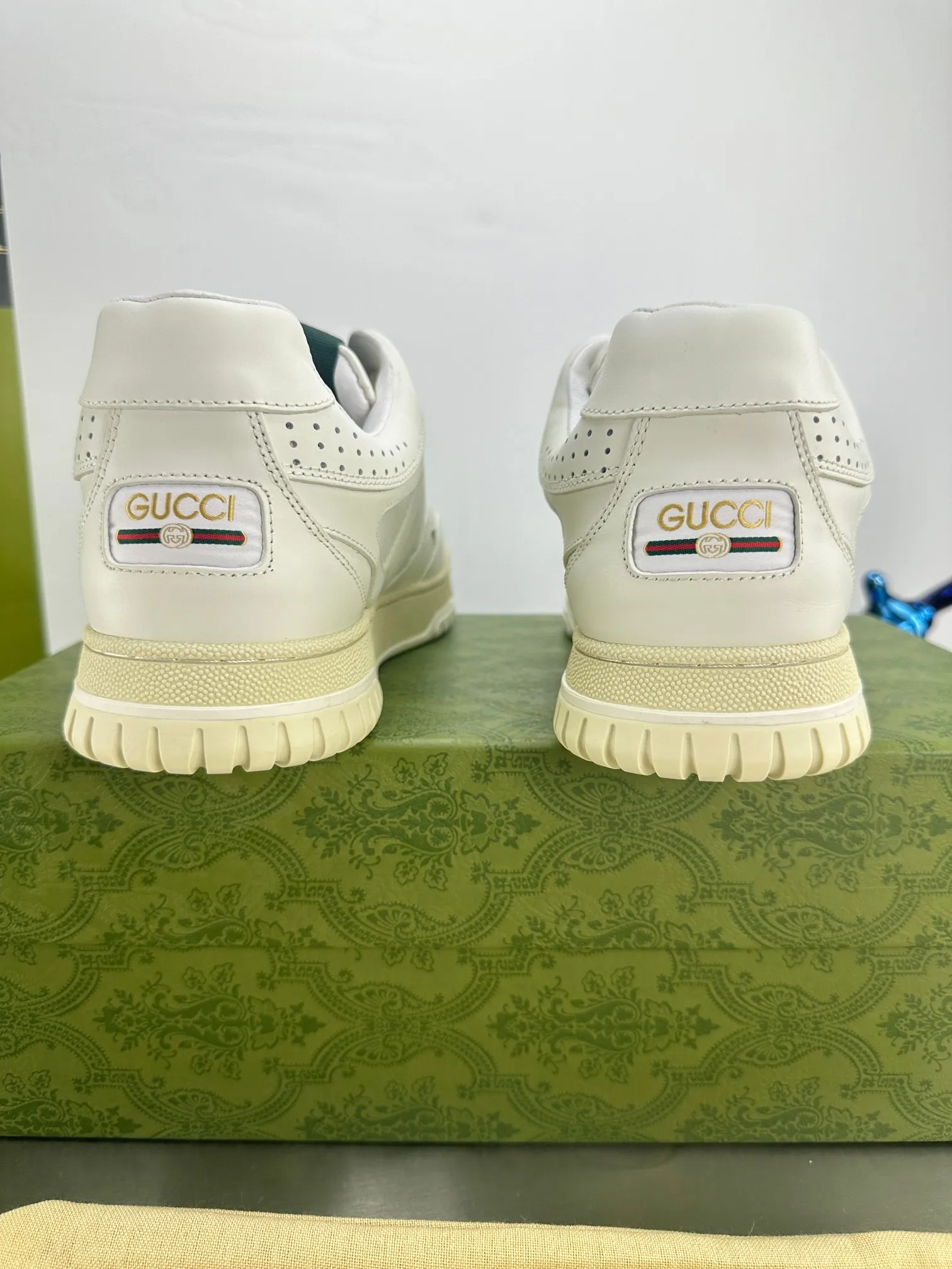 👟👟Ex-factory price 600👟👟 Gucci's latest hot-selling series of high and low-cut distressed couple's sneakers are shipped. The original version is purchased, developed and manufactured. This high-low top sneaker adopts a basketball-style silhouette design, cleverly integrated with hollow panels and distressed effects, showing its unique ingenuity. The ingenuity incorporates brand logo details such as interlocking Double G styling accessories and Gucci lettering, a low-key tribute to the brand's design heritage. Exquisite packaging at the delivery counter 🛍📦 ▪️ Fabric: Original customized imported first-layer cowhide ▪️ Inner lining: Imported first-layer cowhide ▪️ Sole: Original molded TPU sole ▪️ Sole thickness: 3cm ▪️ Size: Women's 35-41 Men's 38-46 (Female 41 Men's 38 46 customized)
